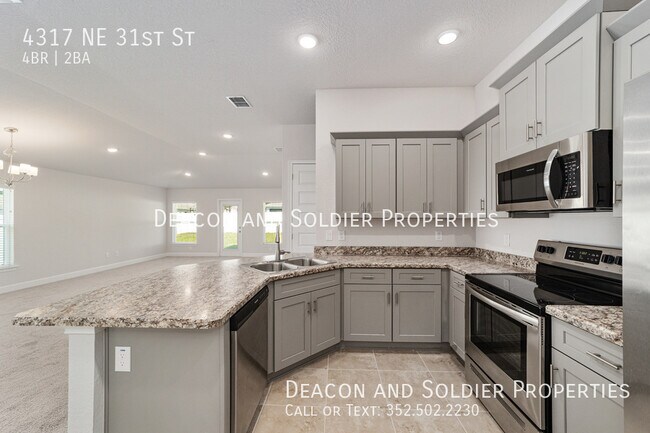 Building Photo - 4317 NE 31st St