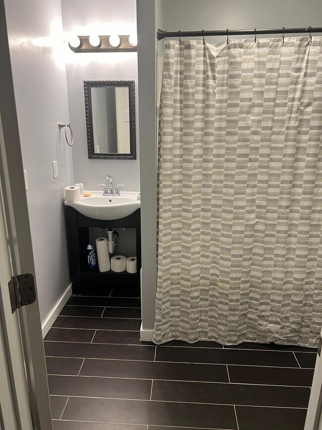 Building Photo - 1526 18th Ct SE