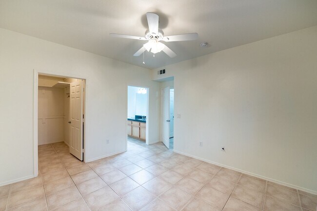 Building Photo - 2-Bedroom, 2-Bath House - Las Vegas, NV