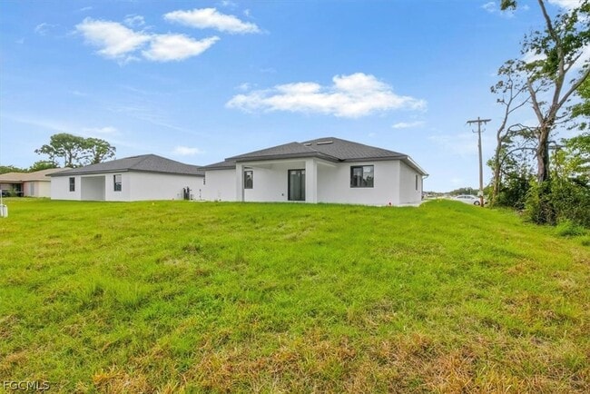 Building Photo - 541 Chalet Ave S