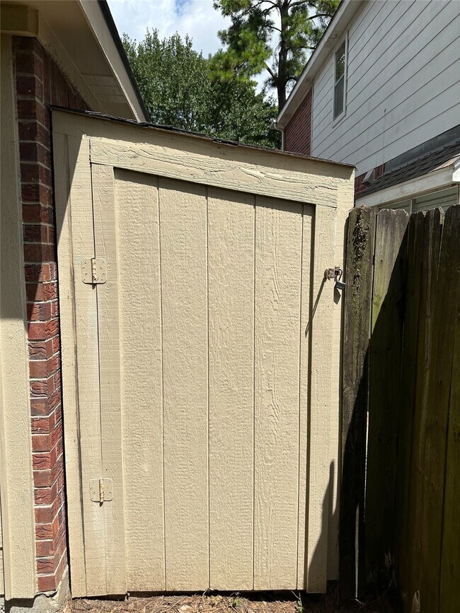 Building Photo - 14039 Fairwood Breeze