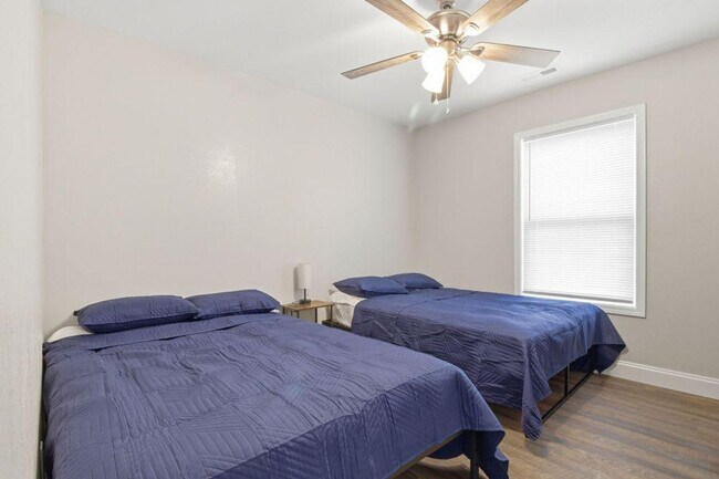 Building Photo - 810 Carson St