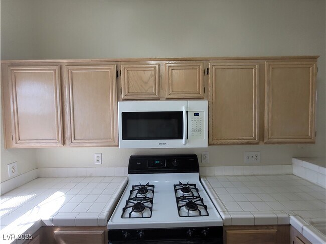 Building Photo - 3125 N Buffalo Dr