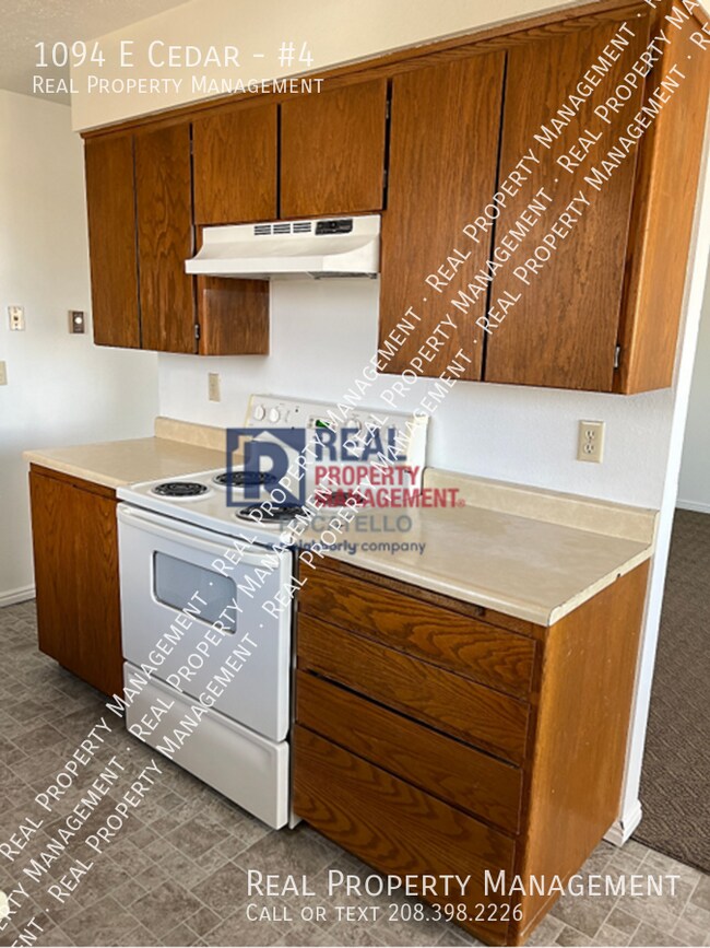 Building Photo - 1094 E Cedar-#4