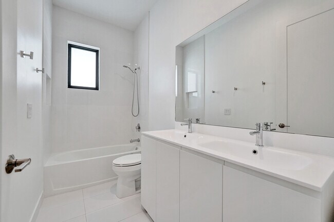 Building Photo - 5928 Brookfield Cir
