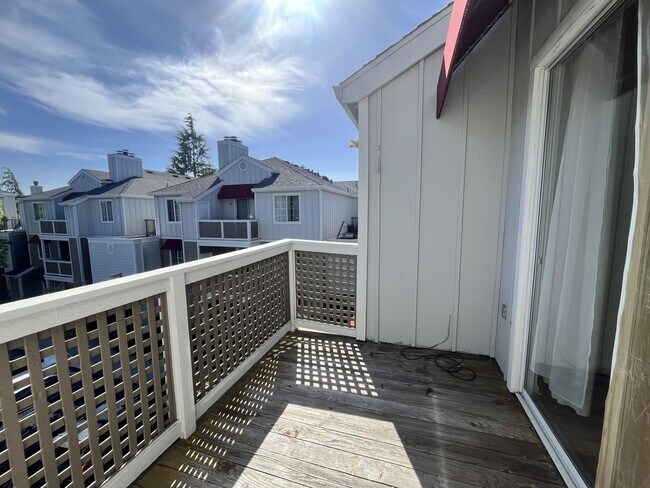 Building Photo - 2 Bedroom 2 bath Available in Sunnyvale, C...