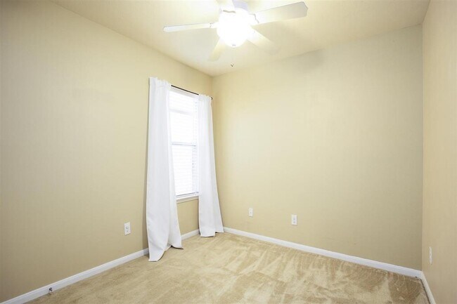 Building Photo - 11403 E Lake Gables Dr