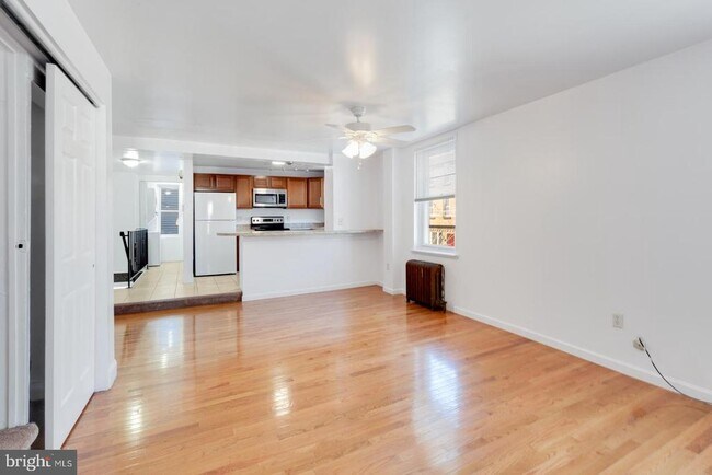 Building Photo - 600 E Girard Ave