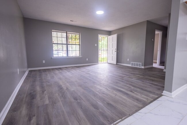 Building Photo - 4693 Deep Brook Dr