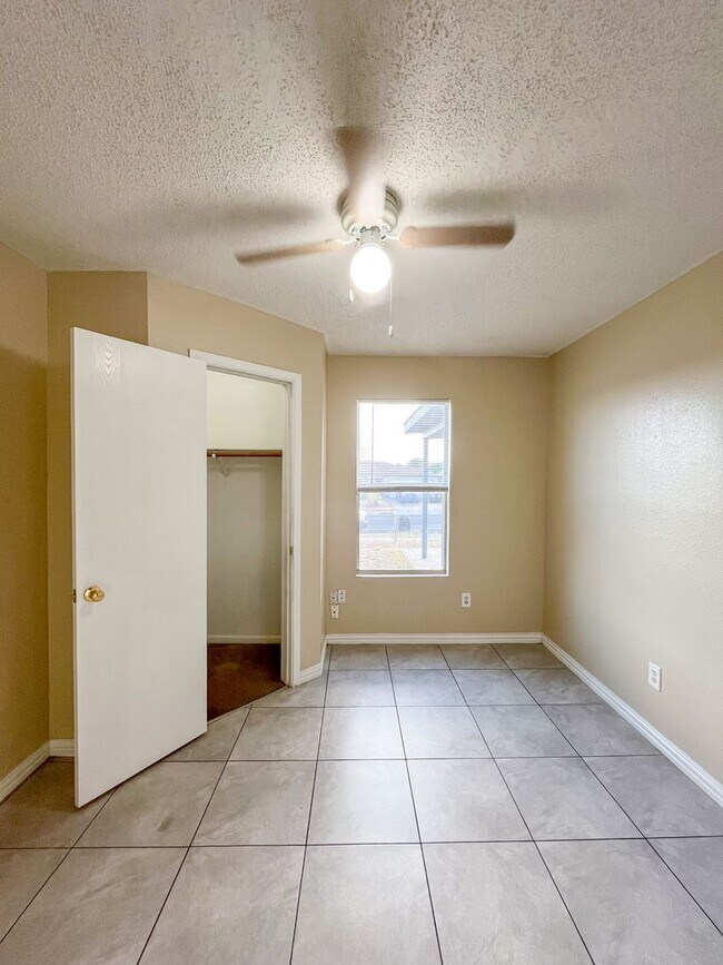 Building Photo - Available NOW!!!! Beautiful 4 bedroom, 2 bath, 2 car garage home with a privacy fenced yard and c...