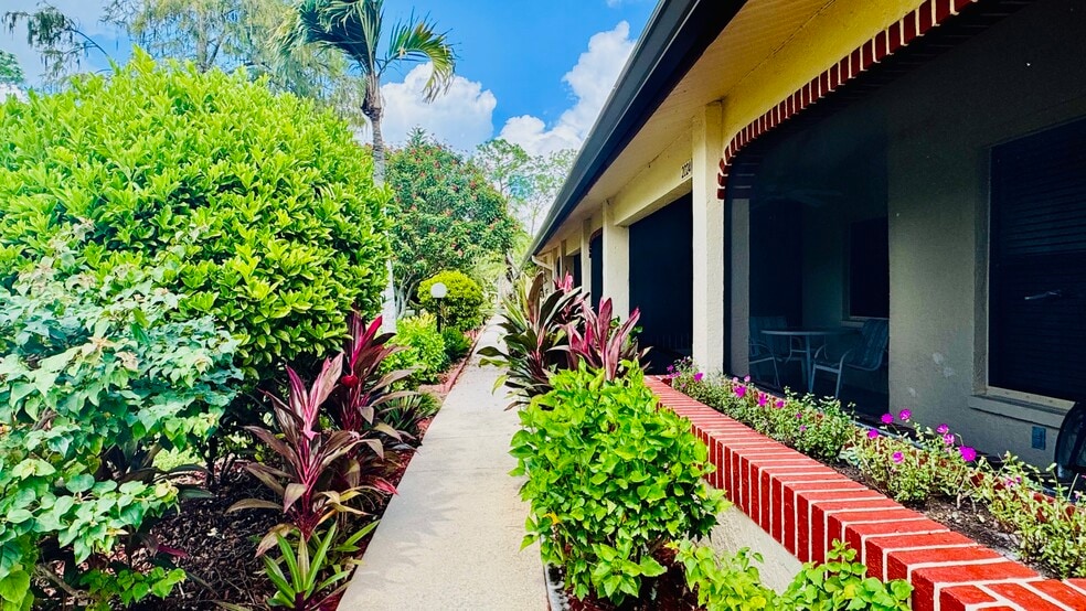 Building Photo - 2024 Pine Isle Ln