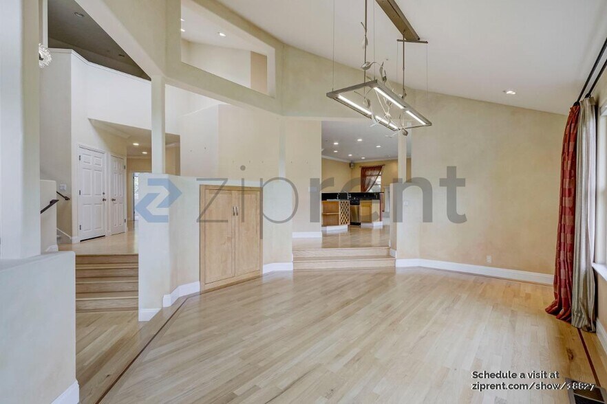 Building Photo - Unit