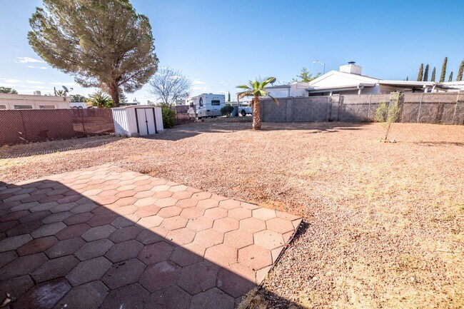Building Photo - Charming Property Features 3 Bedrooms, 2 Baths, Central A/C!!