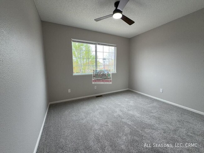 Building Photo - 5921 Fossil Dr