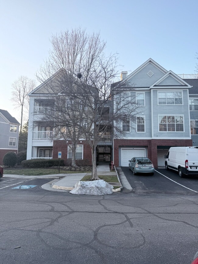 Building Photo - Beautiful Spacious Condo in Midlothian ready for move in!