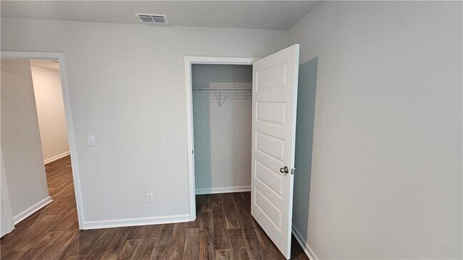 Building Photo - 511 Autumns Wood Cir W