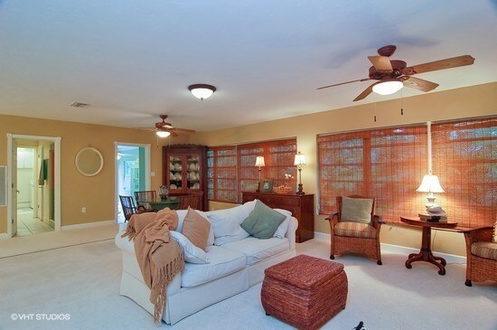 Building Photo - Ixora