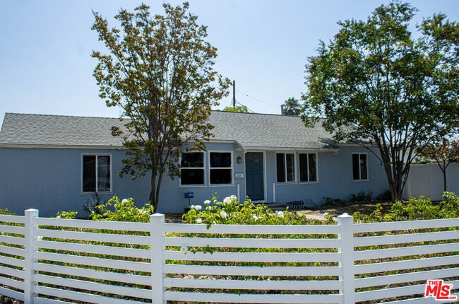 Primary Photo - 6324 Goodland Ave