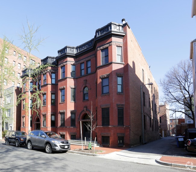 Primary Photo - 1617 Swann St NW
