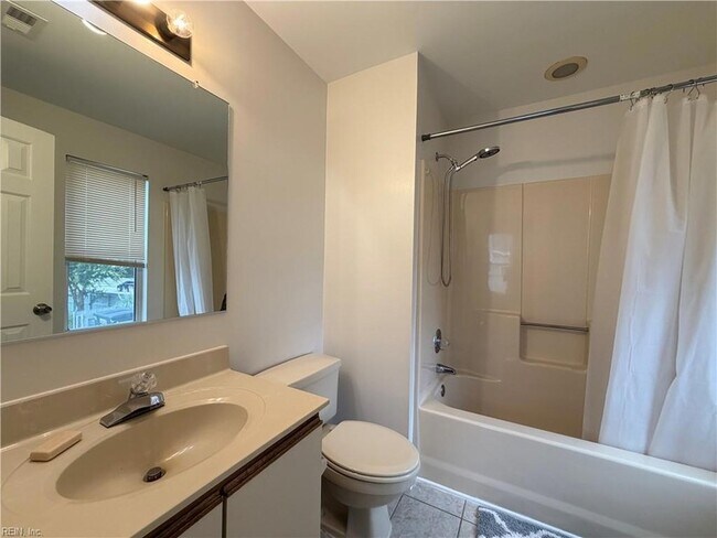 Building Photo - 5608 Tourmaline Ct
