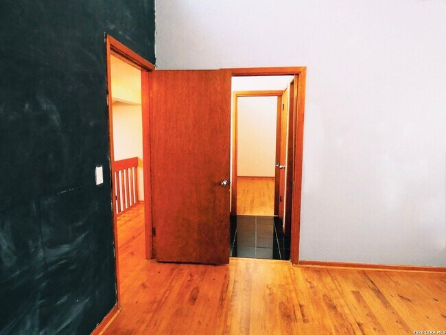 Building Photo - 3623 Green Spring