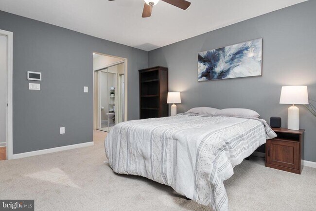 Building Photo - 8961 Town Center Cir