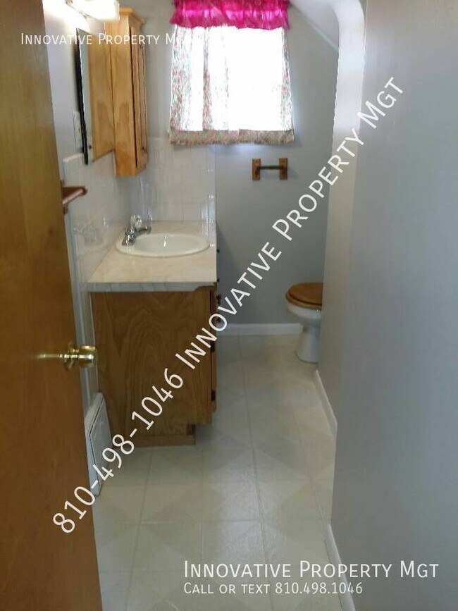 Building Photo - Spacious 4 bedroom , 1 1/2 bath home in Ga...