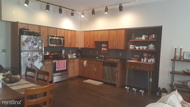 Building Photo - 216 S 16th St