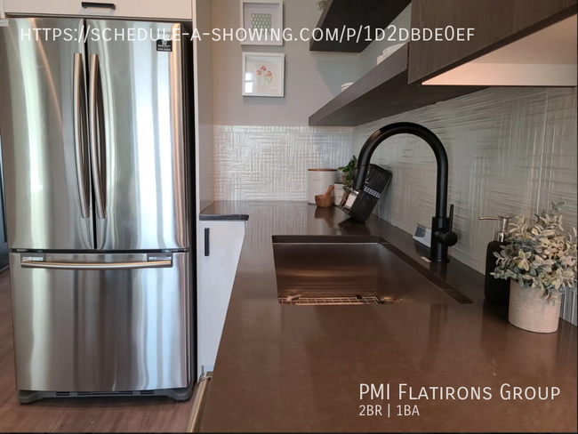 Building Photo - Chic Modern Chaffee Park Condo