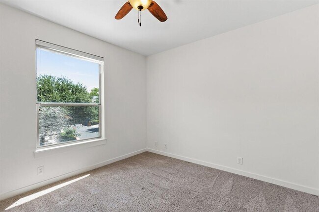 Building Photo - 2101 Rivers Edge Way