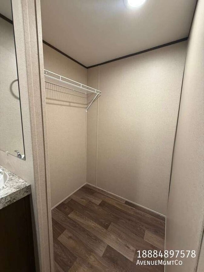 Building Photo - 512 10th St SW