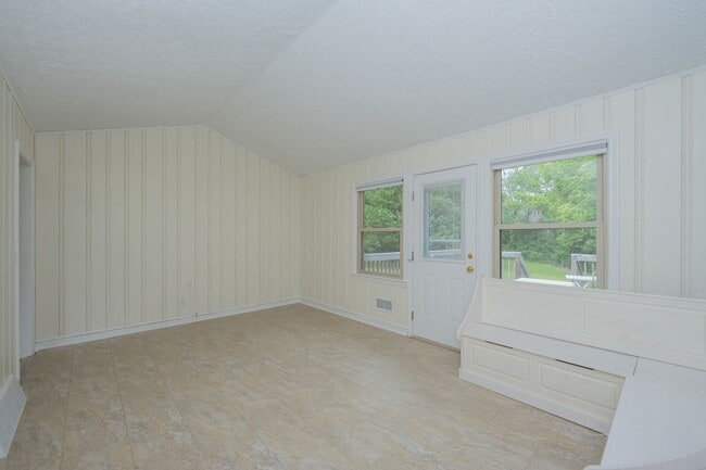 Building Photo - # Charming Greenville Home with Excellent ...
