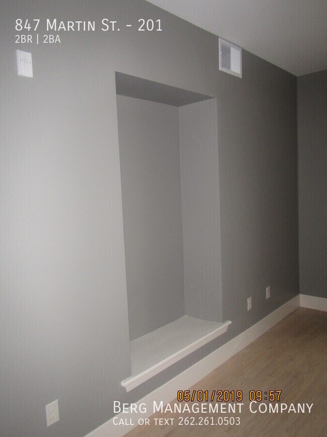 Building Photo - 847 Martin St