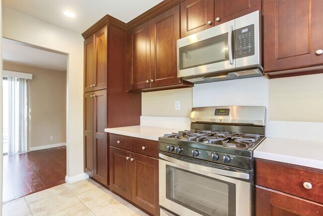 Building Photo - Charming Two Story 3 BR Home Available Mid June!