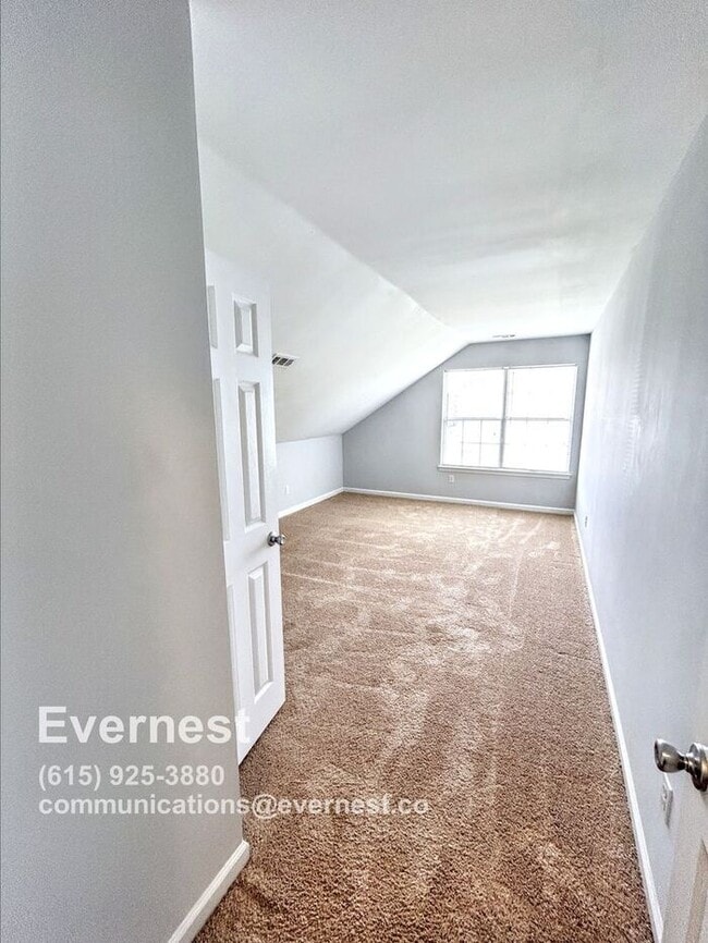 Building Photo - Spacious 4-Bedroom Home with Modern Featur...