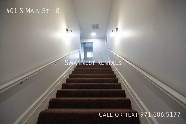 Building Photo - 401 S Main St