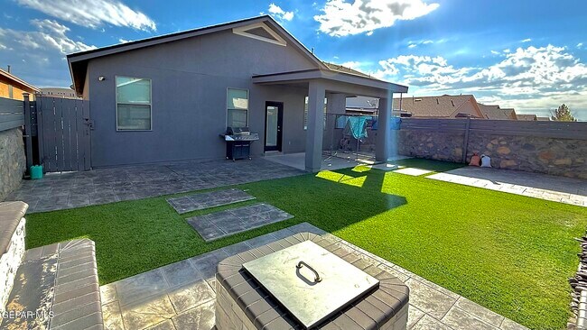 Building Photo - 13139 Saker Dr