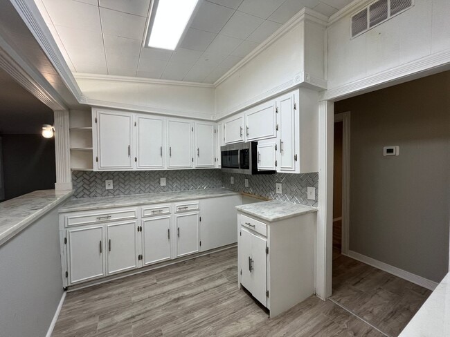 Building Photo - UPDATED FOUR BEDROOM PLUS BONUS ROOM!!
