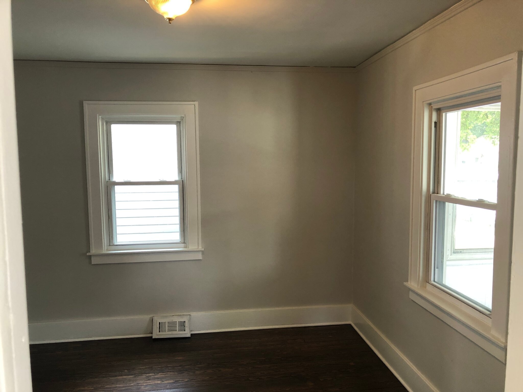 Building Photo - 541 E Breckenridge St