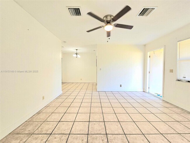 Building Photo - 5820 SW 27th St