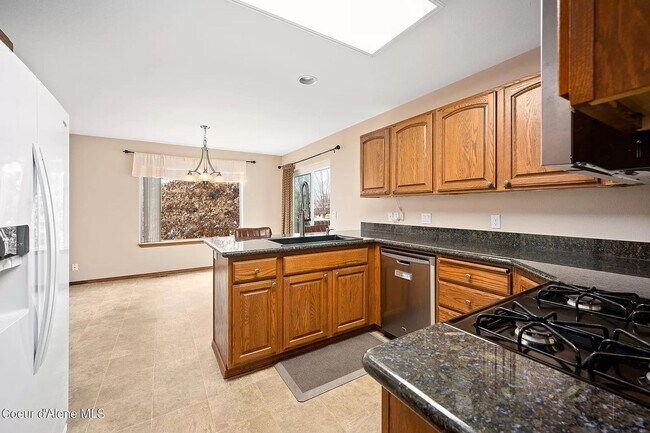 Building Photo - Large Home in Strawberry Fields
