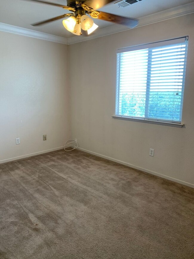 Building Photo - Spacious 2 Story 4 BR 2.5 BA Available Now
