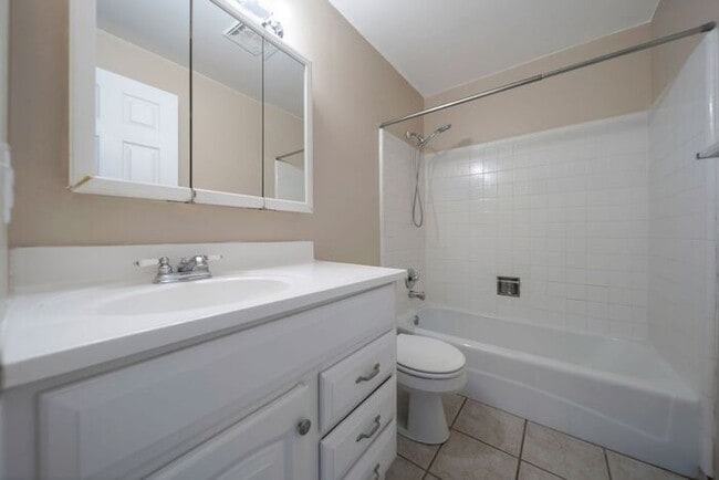Building Photo - Charming Condo in Meadowbrook Village w 1 ...