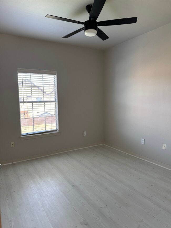 Building Photo - 2445 Monarch Dr