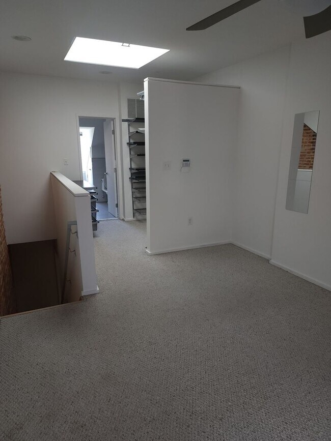 Building Photo - 4 E Henrietta St