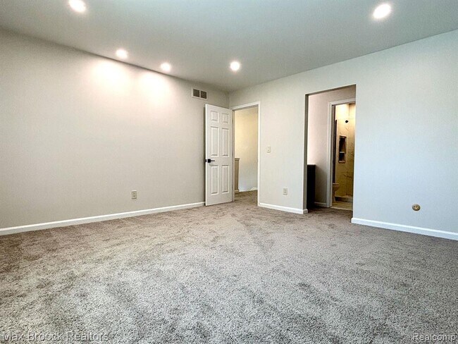 Building Photo - 5238 Brett Ct