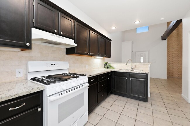 Building Photo - 2445 Monarch Dr