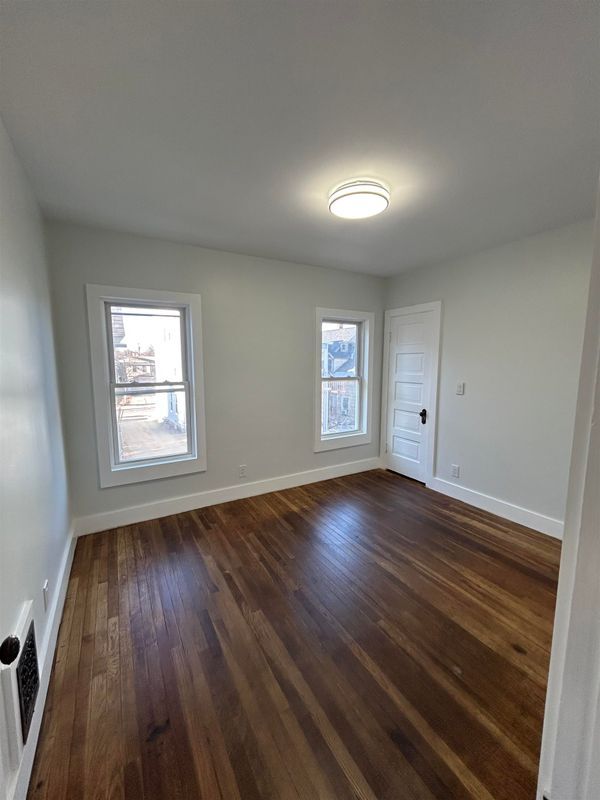 Building Photo - 6 Holmes, 2