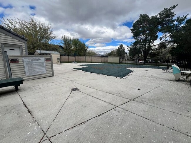 Building Photo - Updated Two Bedroom Sparks Condo in Gated Community