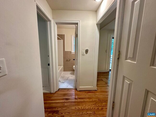 Building Photo - 2337 Highland Ave